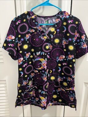 GT Performance Black Dreamcatcher & Celestial Print Women's Scrub Top Size M